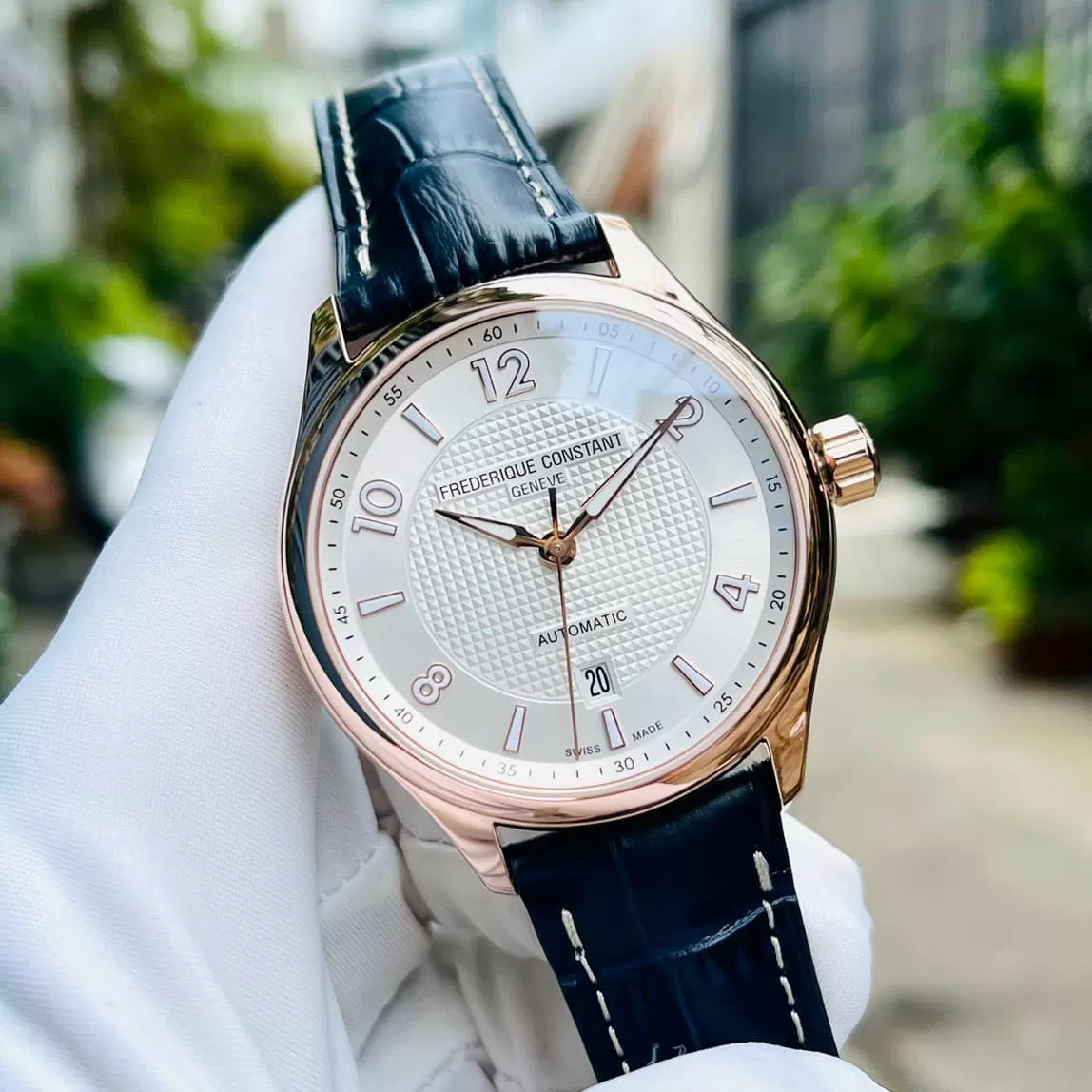 Dong ho frederique online constant